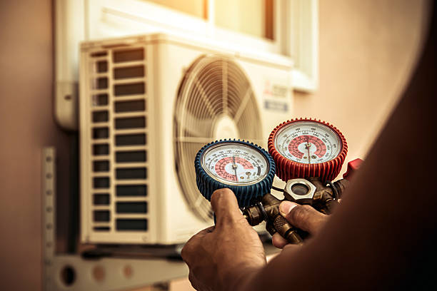 Professional Hvac technician working in Wilmer, TX